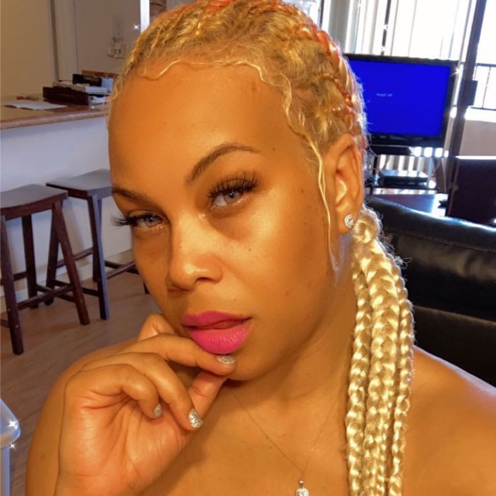 Meet your Posher, Essentially